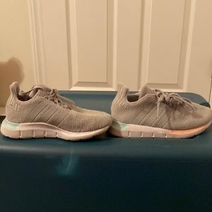 Girls Adidas sneaker